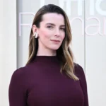 ‘Office Romance’ Star Betty Gilpin on Using a Prosthetic Vagina for Her Birthing Scene: ‘I Was Pretty Freaked Out