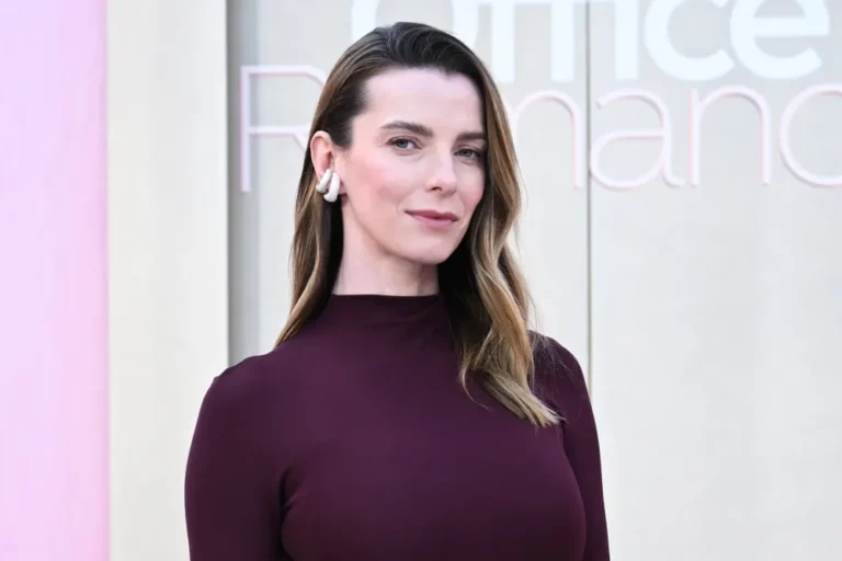 ‘Office Romance’ Star Betty Gilpin on Using a Prosthetic Vagina for Her Birthing Scene: ‘I Was Pretty Freaked Out